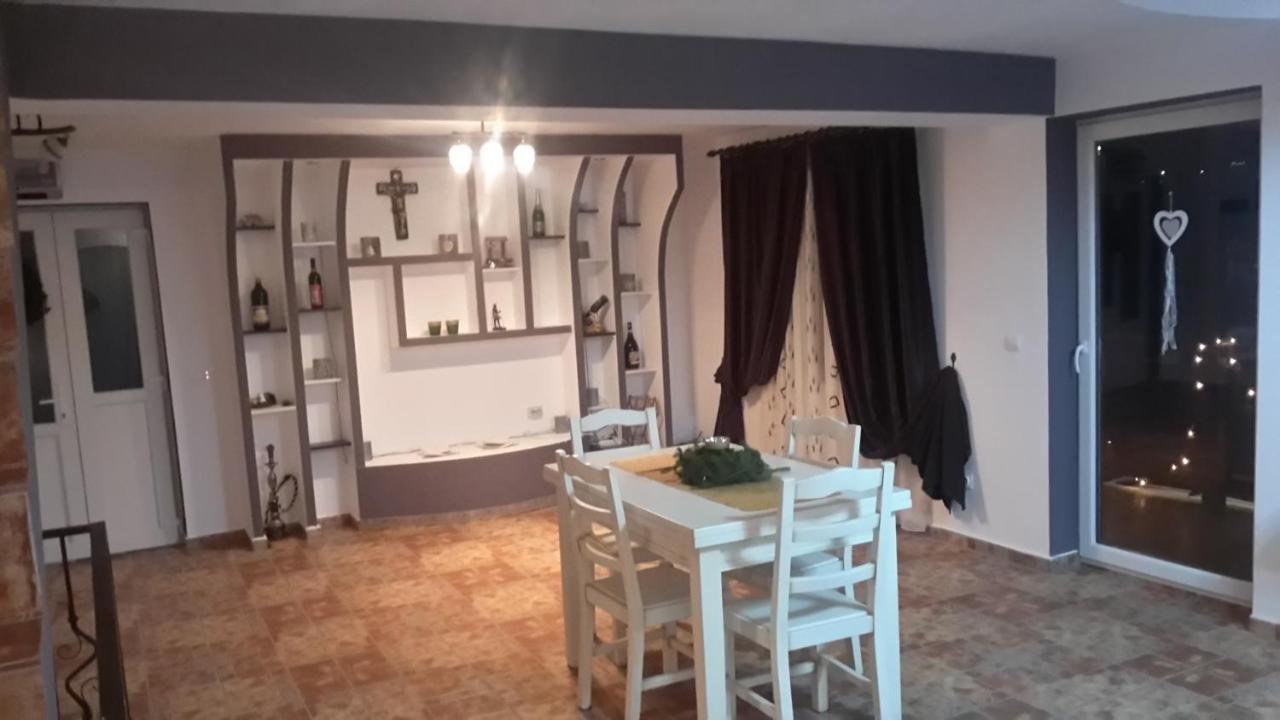 Apartamento La Curtea Argeseana Valea Iasului Exterior foto