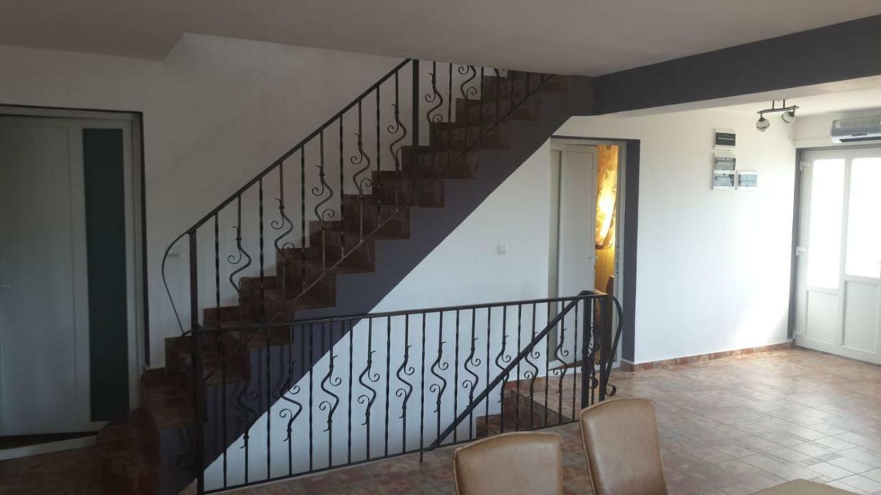 Apartamento La Curtea Argeseana Valea Iasului Exterior foto